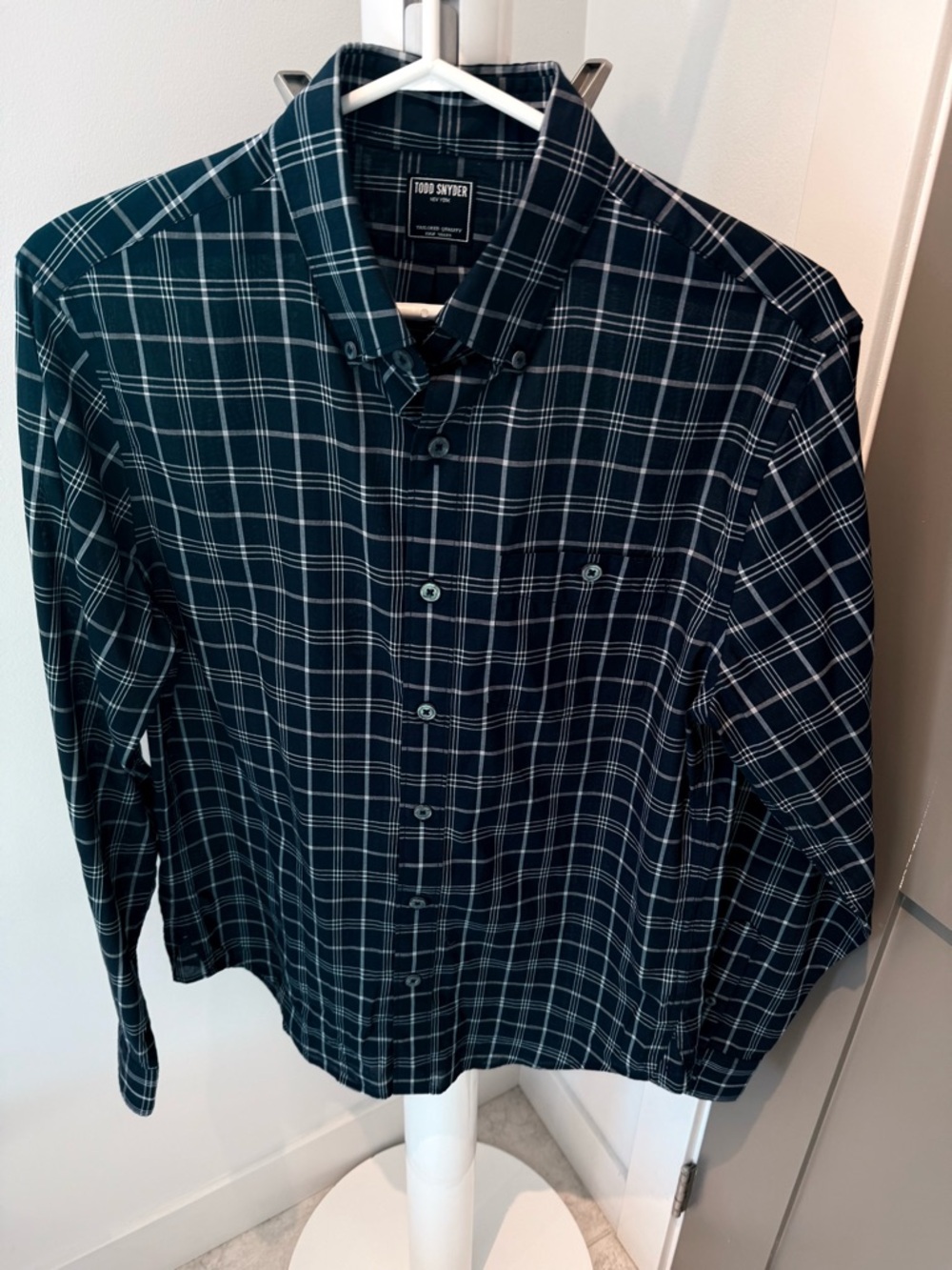 NWOT Todd Snyder Summer weight Navy & White Plaid Button-Down Shirt Small